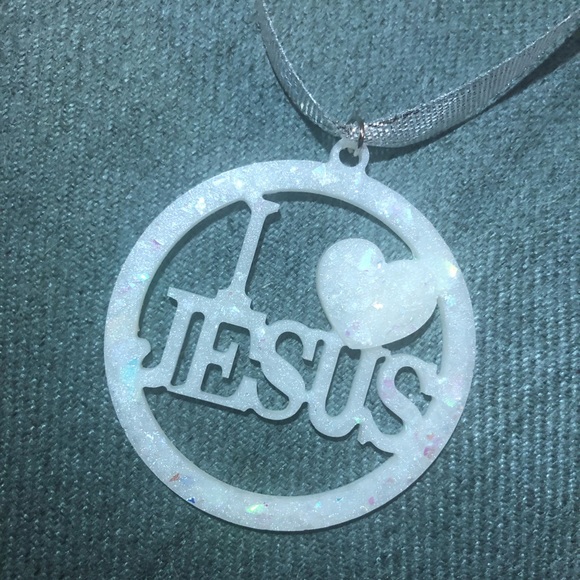 I ❤️ Jesus Ornament - Picture 6 of 10